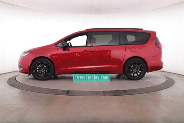 Used 2025 Chrysler Pacifica Limited FWD image 9
