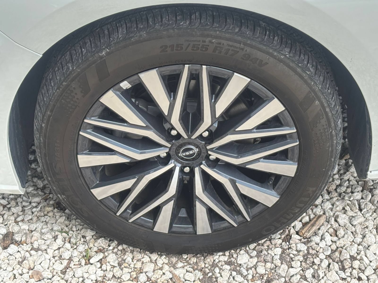 Used 2025 Nissan Altima 2.5 SV FWD image 30