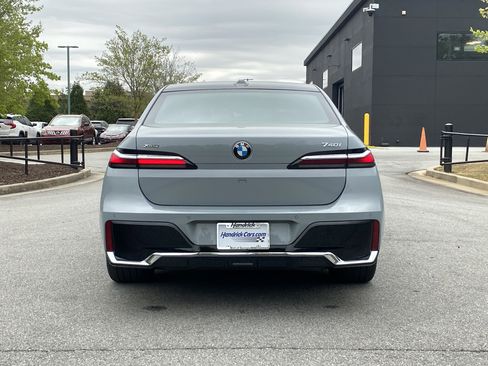 Used 2025 BMW 740i xDrive w/ Premium Package image 17