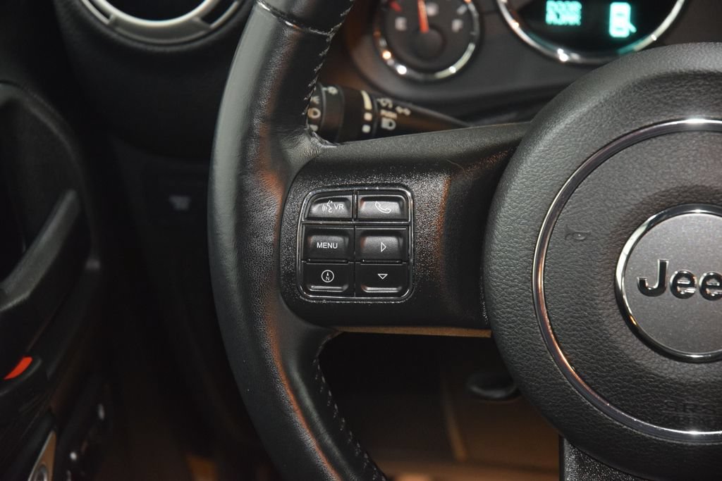 Used 2017 Jeep Wrangler Unlimited Rubicon w/ Connectivity Group AWD/4WD image 35