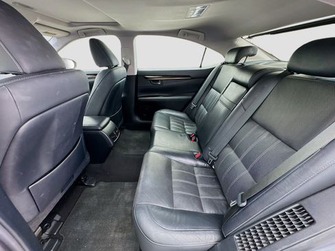 Used 2017 Lexus ES 300h w/ Luxury Package FWD image 16
