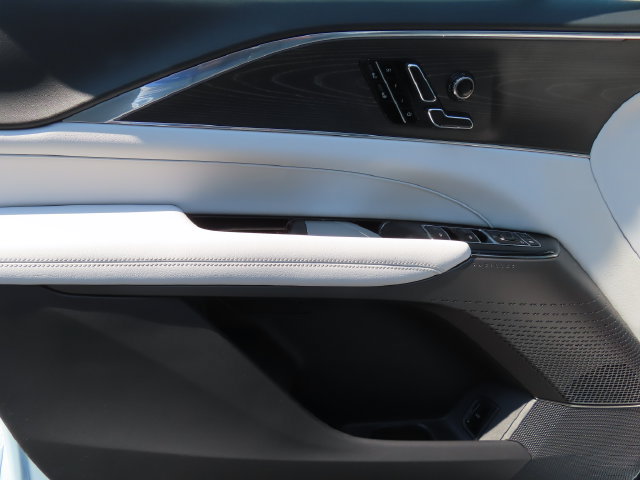 Certified 2024 Cadillac Lyriq Luxury AWD/4WD image 9
