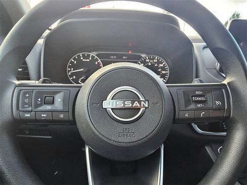 Used 2023 Nissan Rogue S image 19