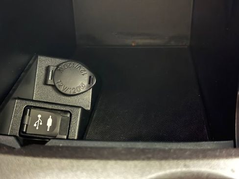 Used 2017 Toyota Camry LE FWD image 18