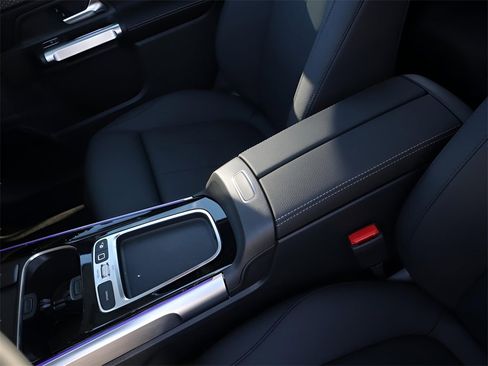 New 2026 Mercedes-Benz GLB 250 4MATIC image 34