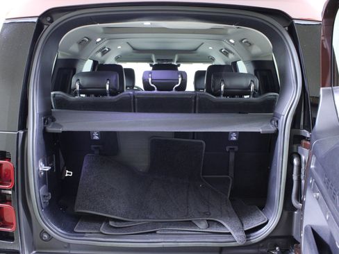 Used 2023 Land Rover Defender 130 S image 10