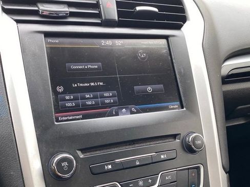 Used 2016 Ford Fusion SE image 17