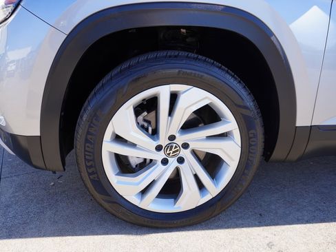 Used 2023 Volkswagen Atlas SE image 28