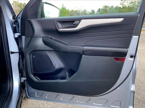 Used 2022 Ford Escape SE w/ Cold Weather Package image 23