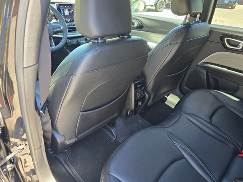 Used 2025 Jeep Compass Limited AWD/4WD image 25