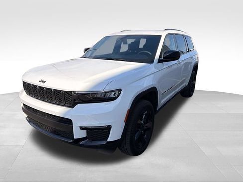 Used 2025 Jeep Grand Cherokee L Limited w/ Black Appearance Package AWD/4WD image 3