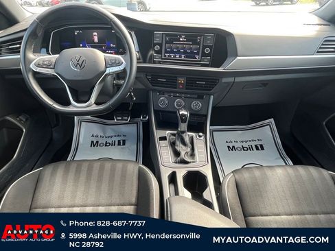 Used 2023 Volkswagen Jetta Sport image 9