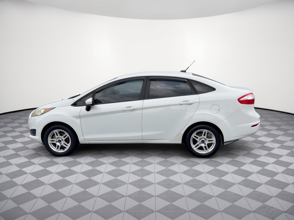 Used 2018 Ford Fiesta SE FWD image 2