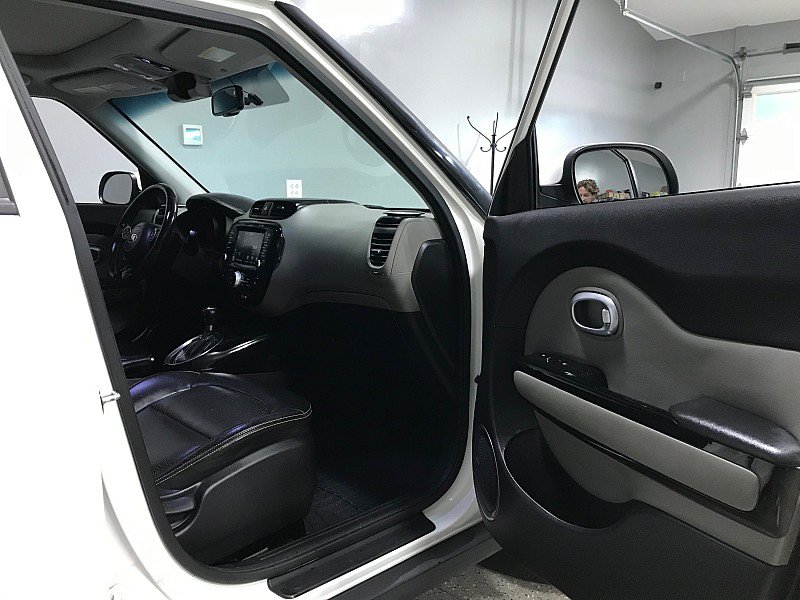 Used 2016 Kia Soul + w/ Primo Package FWD image 18