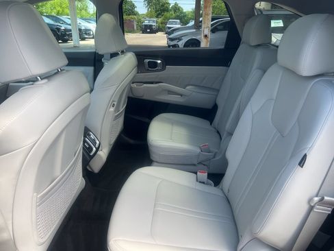 Certified 2025 Kia Sorento SX AWD/4WD image 9