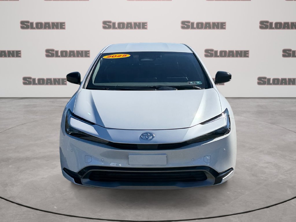 Used 2025 Toyota Prius XLE AWD/4WD image 8