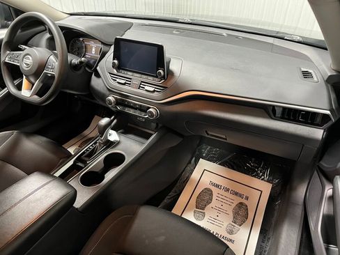 Used 2022 Nissan Altima 2.5 SV image 3