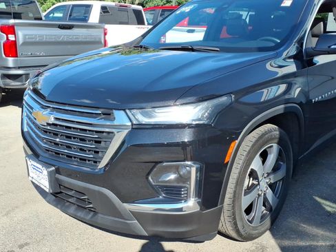 Used 2023 Chevrolet Traverse LT w/ LT Premium Package AWD/4WD image 7