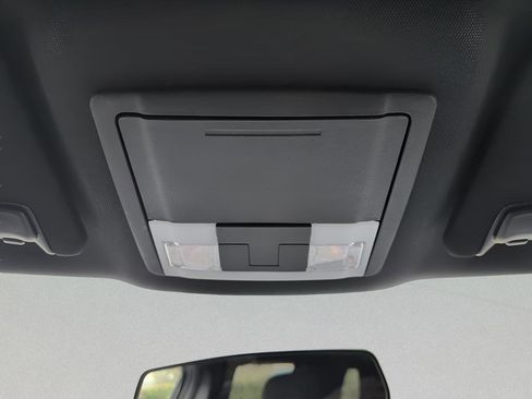 Used 2018 Ford Explorer XLT image 22