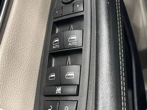 Used 2022 Chrysler Pacifica Touring-L image 30