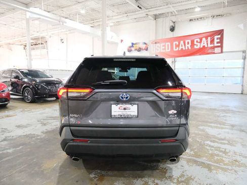 Used 2021 Toyota RAV4 XLE w/ Convenience Package image 9