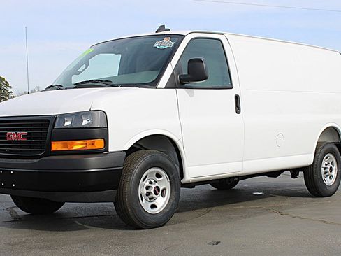 Used 2025 GMC Savana 2500 w/ Driver Convenience Package image 2