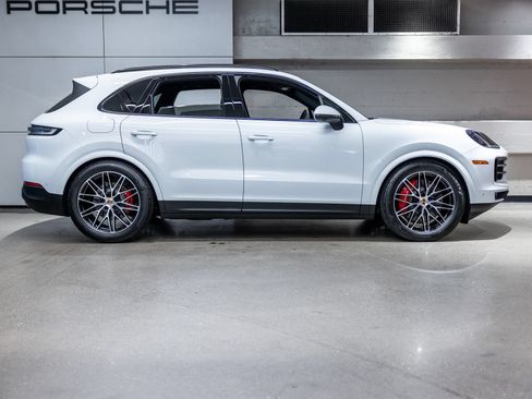 Certified 2026 Porsche Cayenne S AWD/4WD image 9