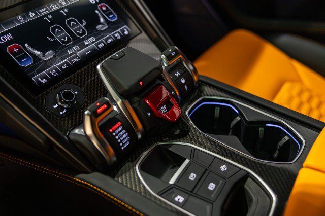 Used 2022 Lamborghini Urus AWD/4WD image 17