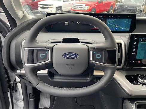 New 2025 Ford Expedition Active image 17