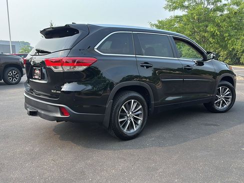 Used 2018 Toyota Highlander XLE AWD/4WD image 10