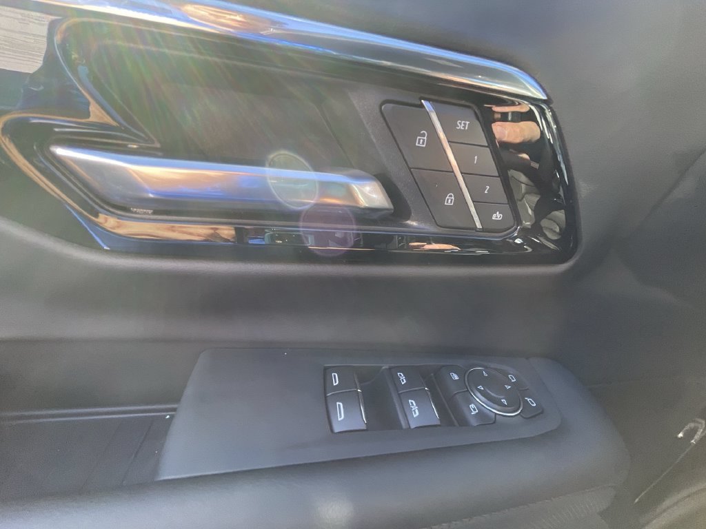 Used 2026 Chevrolet Tahoe High Country AWD/4WD image 24