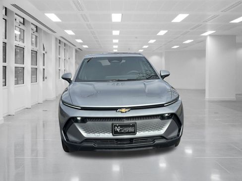 New 2026 Chevrolet Equinox EV LT image 2