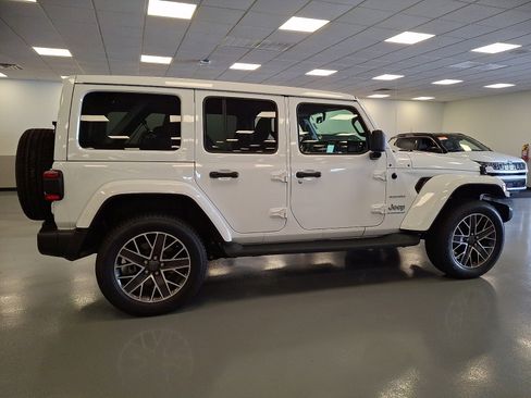 Certified 2023 Jeep Wrangler Unlimited Sahara w/ Cold Weather Group AWD/4WD image 7