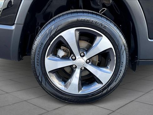 Used 2019 Jeep Cherokee Limited image 10