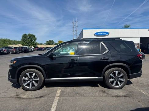 Used 2023 Honda Pilot Touring image 5