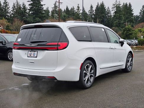 New 2026 Chrysler Pacifica Pinnacle image 8
