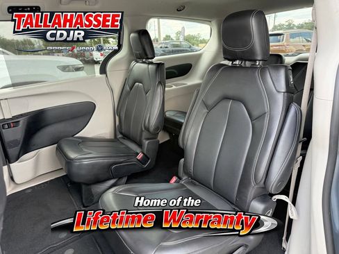 Used 2023 Chrysler Pacifica Touring-L FWD image 27