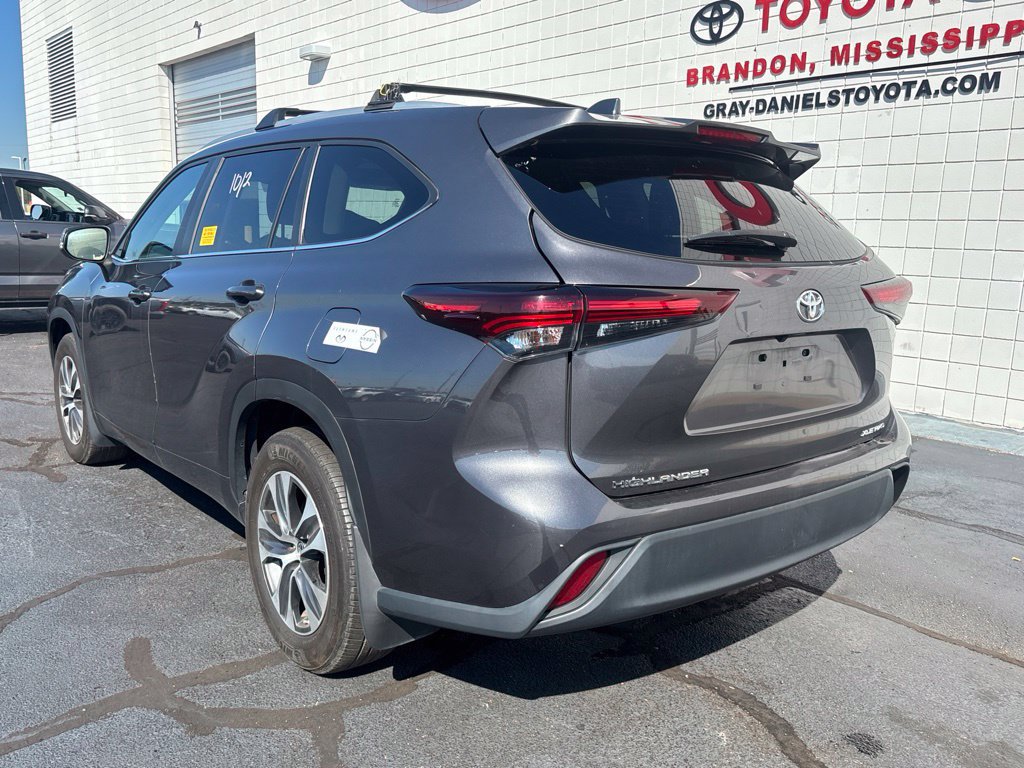 Used 2024 Toyota Highlander XLE AWD/4WD image 6