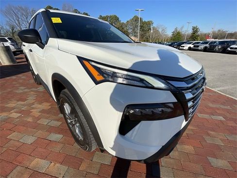 Used 2025 Nissan Rogue S image 20