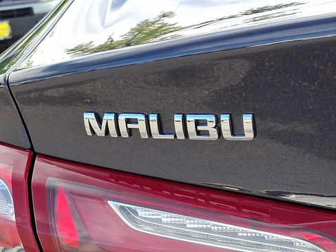 Used 2022 Chevrolet Malibu LT image 31