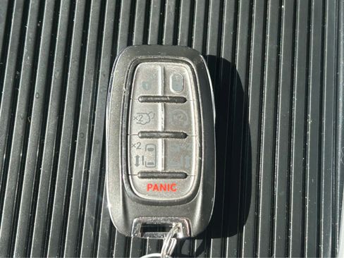 Used 2023 Chrysler Pacifica Touring-L FWD image 45