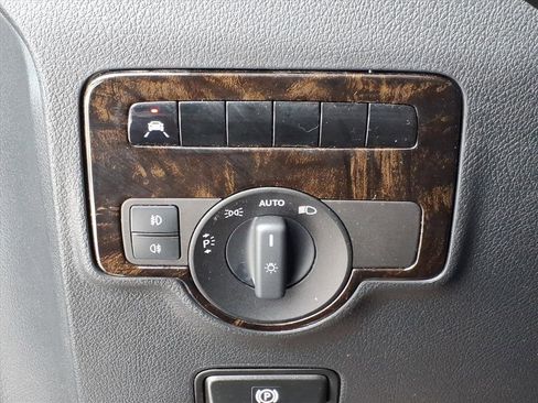 Used 2016 Mercedes-Benz Metris Passenger image 17