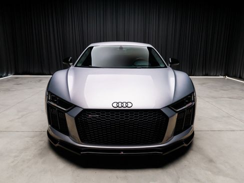 Used 2018 Audi R8 V10 w/ Premium Package image 7
