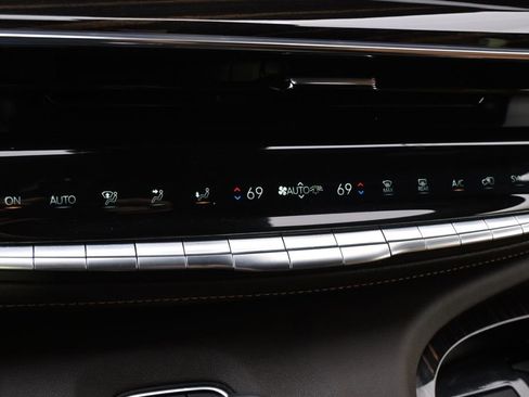 Certified 2021 Cadillac Escalade Premium Luxury AWD/4WD image 33
