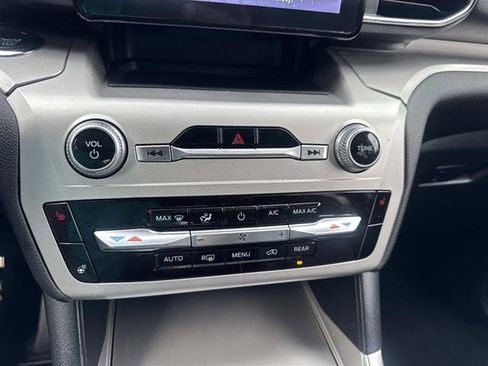 Used 2022 Ford Explorer XLT w/ Equipment Group 202A image 38