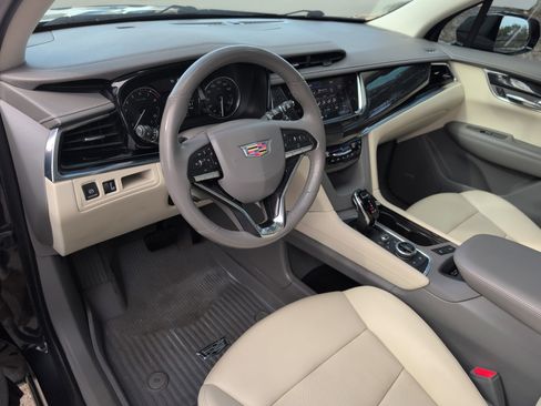 Used 2022 Cadillac XT6 Premium Luxury image 16