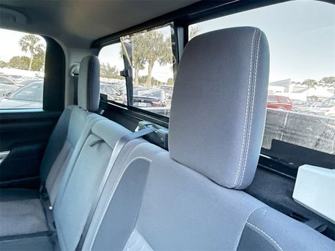 Used 2021 Nissan Titan SV image 25