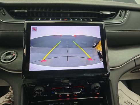 Used 2024 Jeep Grand Cherokee Limited image 29