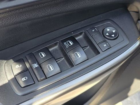 Used 2019 Jeep Cherokee Latitude Plus w/ Comfort/Convenience Group image 23