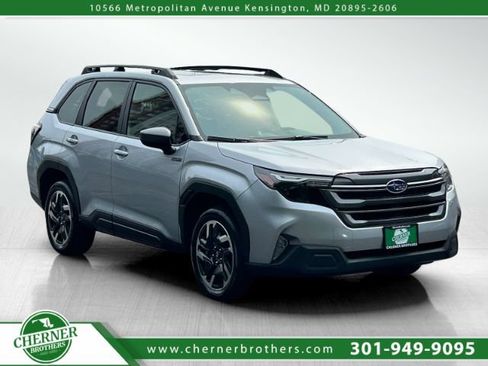 Used 2025 Subaru Forester Premium AWD/4WD image 1
